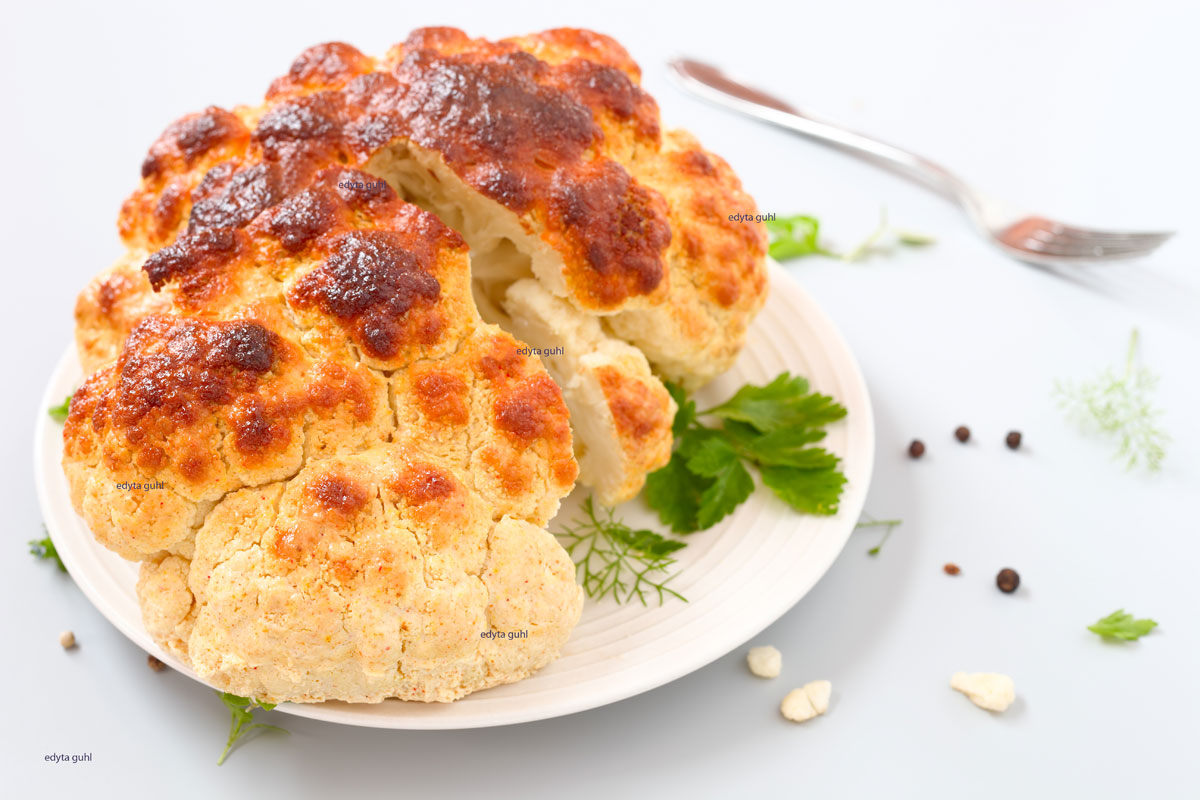 dolcevitainmykitchen Kalafior po hindusku, pieczony w całości w