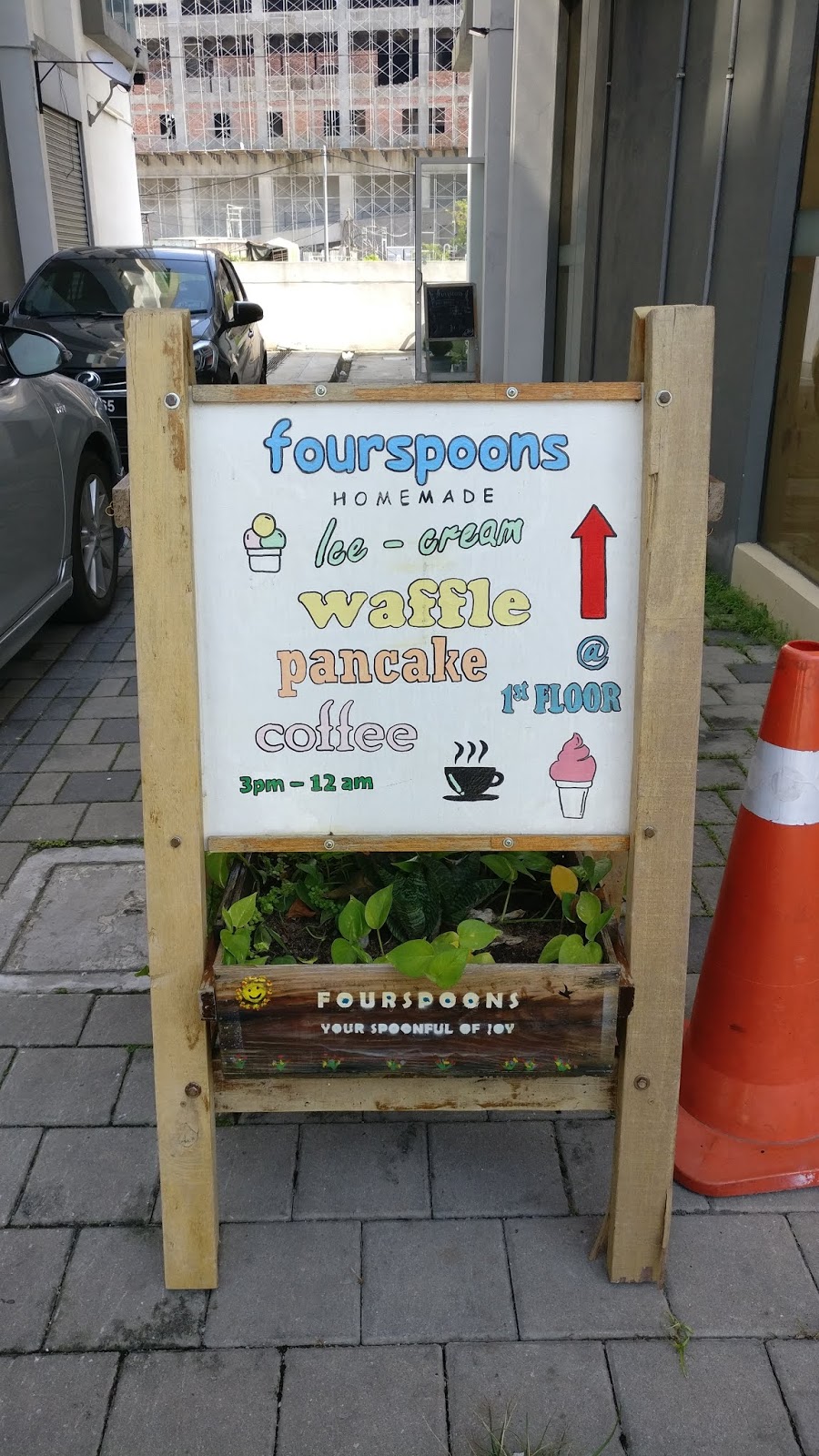 It's About Food!! Four Spoons Cafe Icon City