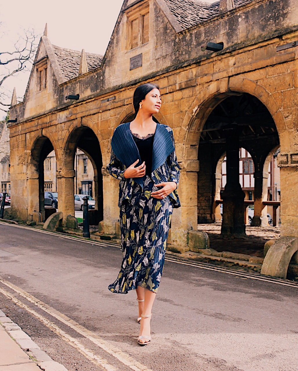 cotswolds, english countryside, what to wear to cotswolds, wear in cotswolds, wear in countryside, tulip print, matching set, coord skirt, matching skirt set, ss17, east, east review, east clothing, east uk, east matching set, jacket and skirt set, effortless, chic outfit, wear in spring in england, england spring outfit, wear in the uk, wear in the uk in spring, feminine outfit, effortless feminine chic, european style, wear in europe, english, british, top indian blog, indian travel blog, indian luxury blog, indian fashion blogger, delhi blogger, delhi travel blogger, uk blog, london style, shades of blue, spring florals, spring outfit 2017, elegant spring outfit