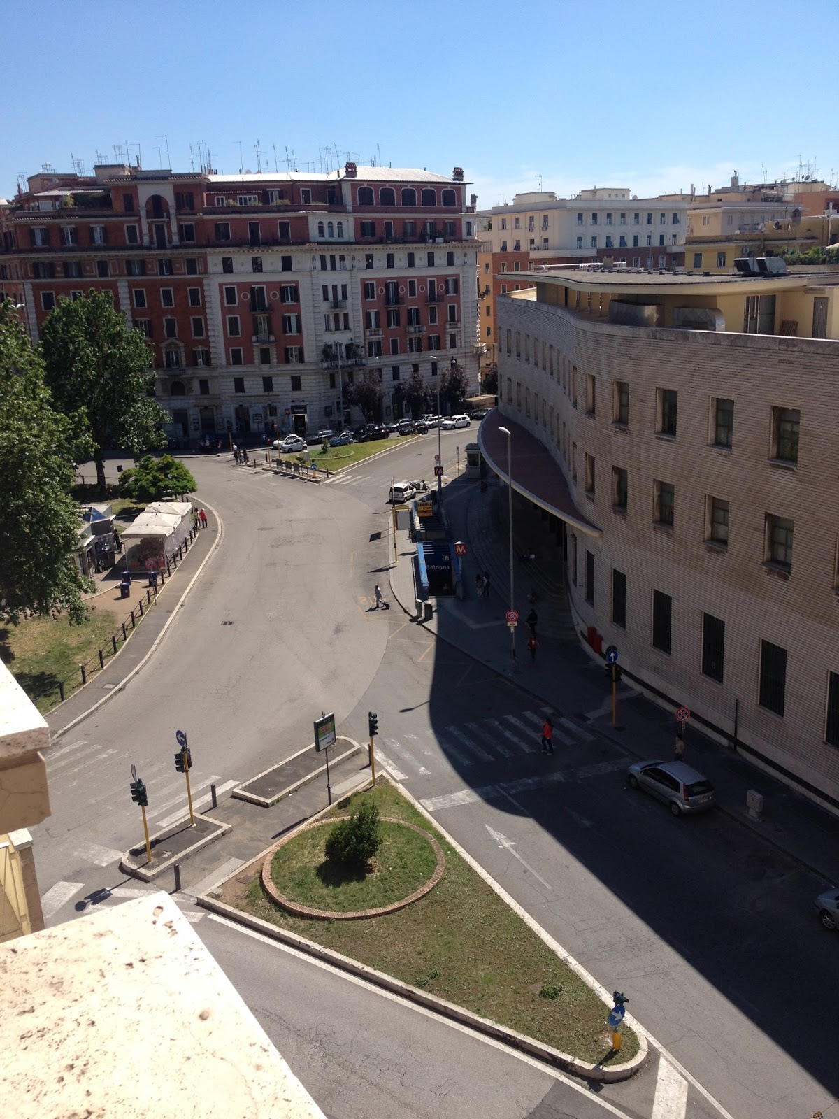 Passione per il Viaggio Piazza Bologna no Bairro Nomentano em Roma