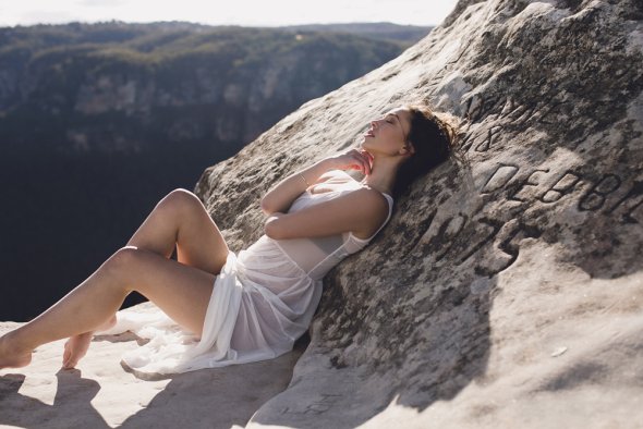 A bela modelo Kristina Srzich em ensaio fotográfico nas montanhas de Julia Trotti Julia Trotti arte fotografia fashion mulheres modelos beleza montanhas kristina srzich