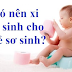 Có nên xi, rung lắc, ôm trẻ sơ sinh khi ngủ hay cho trẻ xem tivi không?