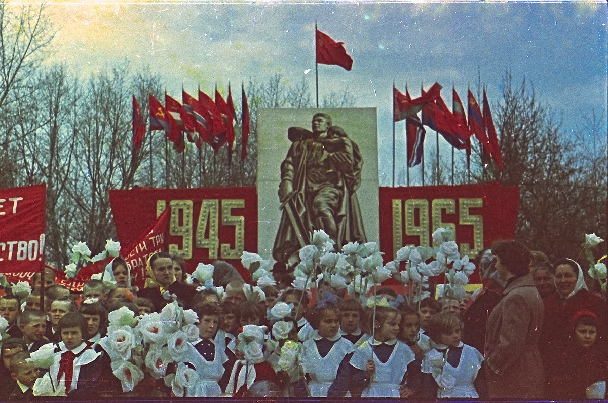 белорусская ссср. старые фотографии кронверкского проспекта. собчак на параде 1 мая 1925. 1 мая 1965 года. пеонерская демонстрация 19 мая 1965 года.