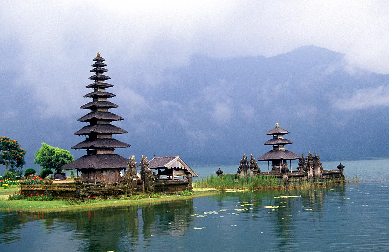 10 tempat wisata  favorit di  bali  Charisya Tour Travel