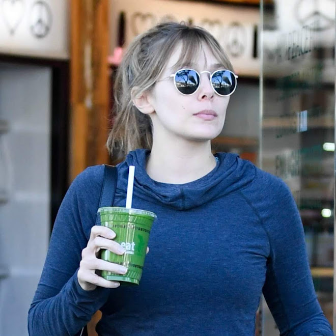 Elizabeth Olsen Leaving Kreation in Los Angeles : クリエイションで、スムージーを買ってきたエリザベス・オルセン ! !