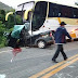 Grave acidente envolvendo um ônibus de turismo de Petrolina e uma pickup deixa mortos e feridos