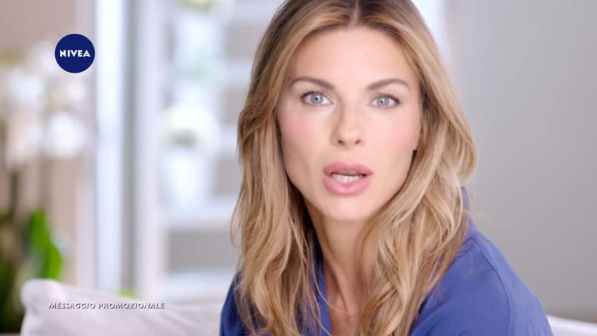 Martina Colombari pubblicità Nivea trattamento viso anti-age con Foto - Testimonial Spot Pubblicitario 2017