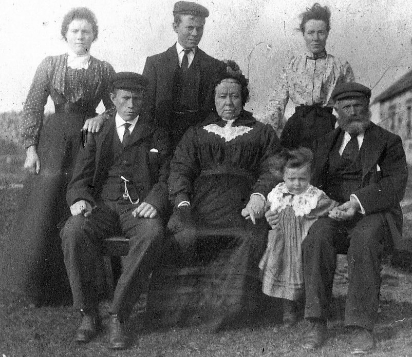 Tour Scotland Old Travel Blog Photograph Of Family From Isle of Tiree