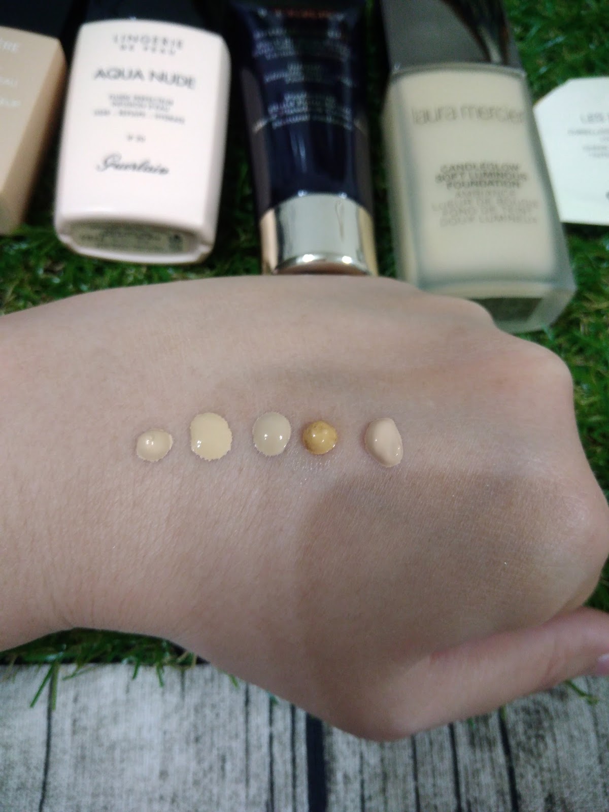 All About That Base: CHANEL Les beiges Sheer Healthy Glow Tinted Moisturiser  in Light -Review and Swatches