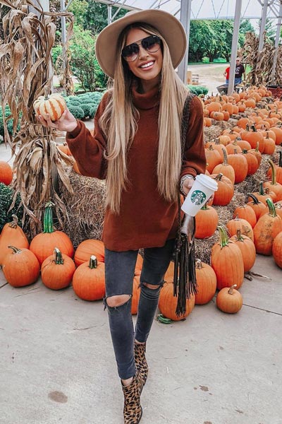 21 Fall Clothing Ideas That are Anything but Boring | Tunic + High Rise Skinny Jeans + Sam Edelman Leopard Bootie