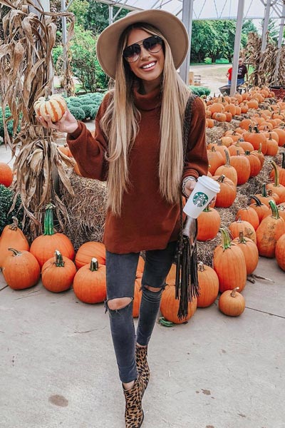 21 Fall Clothing Ideas That are Anything but Boring | Tunic + High Rise Skinny Jeans + Sam Edelman Leopard Bootie