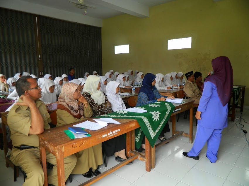 PELATIHAN MEMBATIK DAN AKSARA JAWA