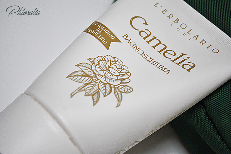 phloralia blog blogger naturale natural beauty bellezza cosmesi cosmetici cosmetic lerbolario erbolariobody corpo recensione review pochette verde green camelia camellia bagnoschiuma showergel phloralia blog blogger naturale natural beauty bellezza cosmesi cosmetici cosmetic lerbolario erbolariobody corpo recensione review pochette verde green camelia camellia bagnoschiuma showergel
