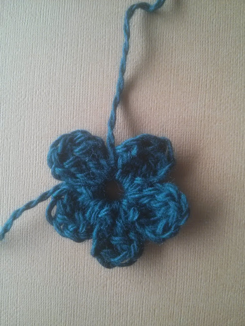 mrsdaftspaniel: Easy Crochet Flower Photo Tutorial