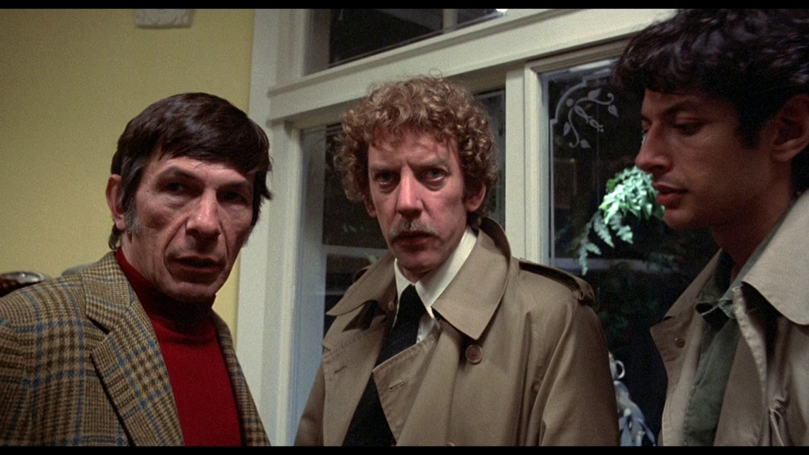 a review of the 1956 film invasion of the body snatchers Invasion of the body snatchers (1956) invasion of the body snatchers is an science fiction horror is still the most insidious alien invasion film ever. a review of the 1956 film invasion of the body snatchers Invasion of the body snatchers (1956) invasion of the body snatchers is an science fiction horror is still the most insidious alien invasion film ever.