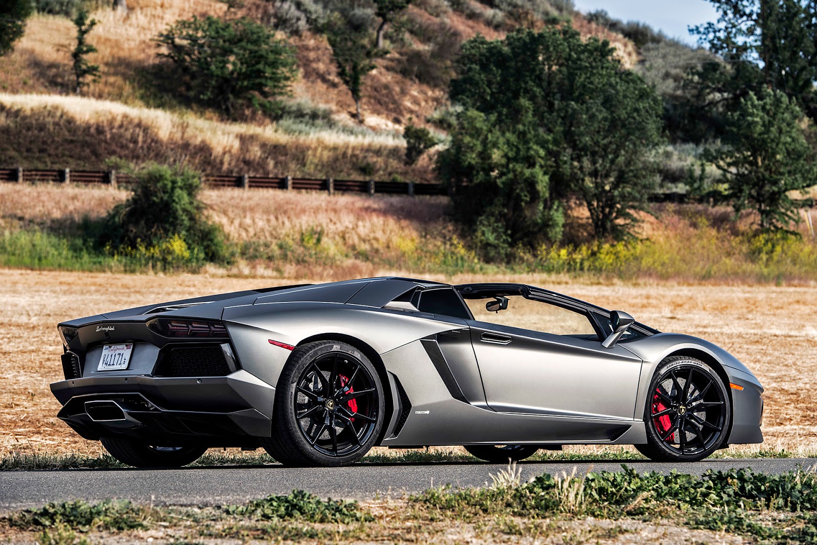 © Automotiveblogz: Lamborghini Aventador LP 700-4 Roadster ...