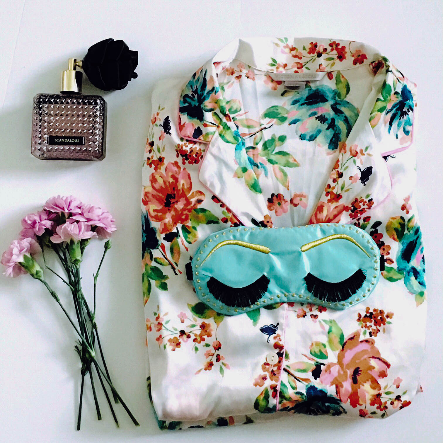 How to Create the Perfect Flatlay by popular California style blogger Lizzie in Lace