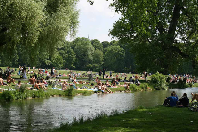 Parque Englischer Garten em Munique Parque Englischer Garten em Munique