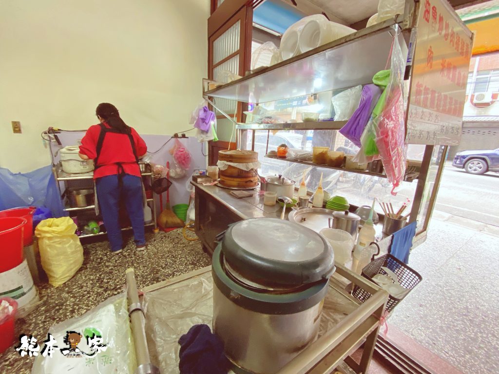 三峽中山路傳統早餐|每天只賣三個小時晚去油飯肉焿就賣完~近恩主公醫院中山醫療大樓