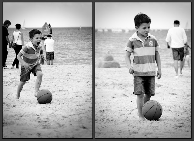 chłopiec piłka plaża