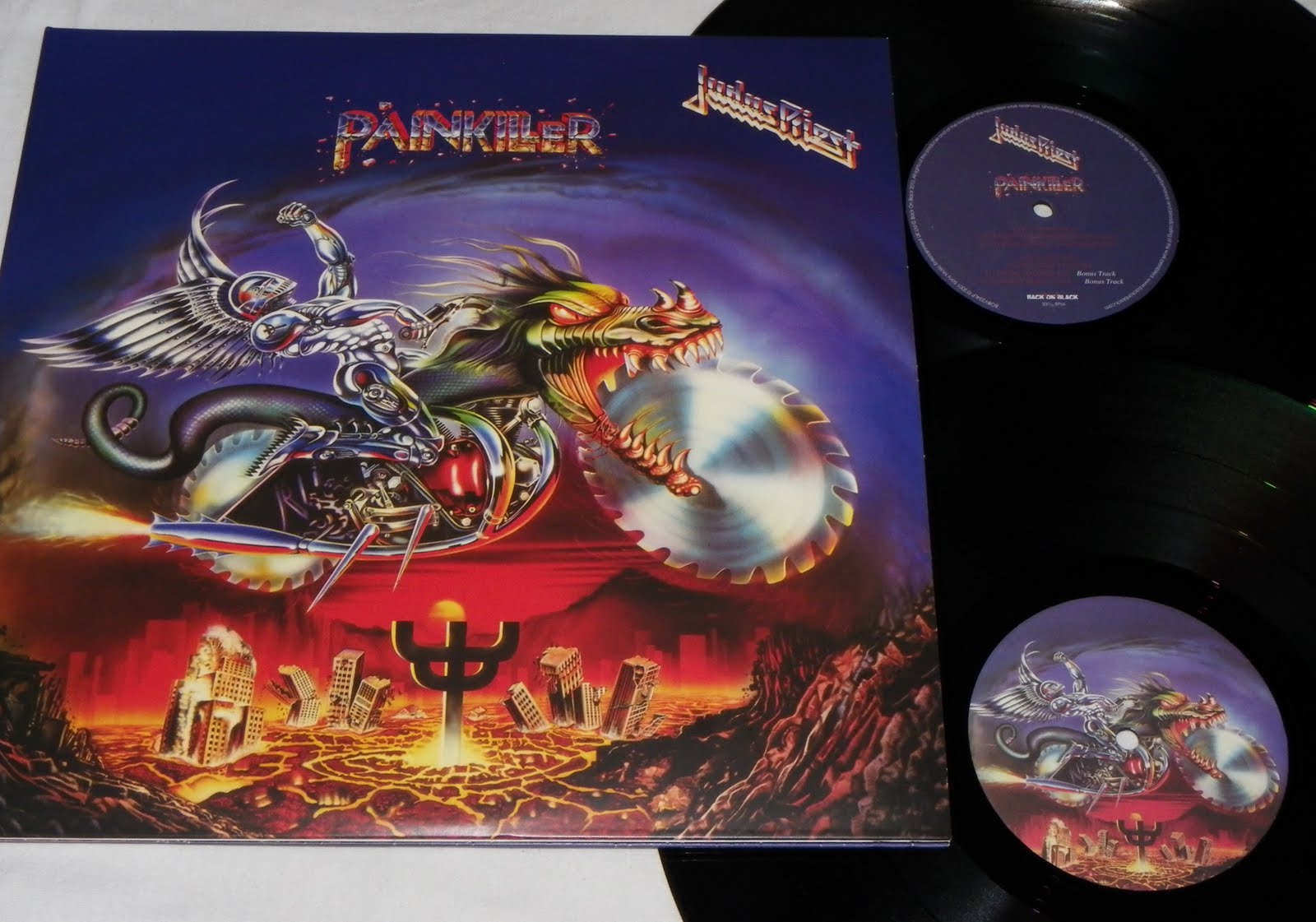 Группа judas priest альбомы. Judas Priest Painkiller 1990. Judas Priest Painkiller обложка. Judas Priest Painkiller 1990 Tour. Judas Priest 1990 Painkiller обложка альбома.