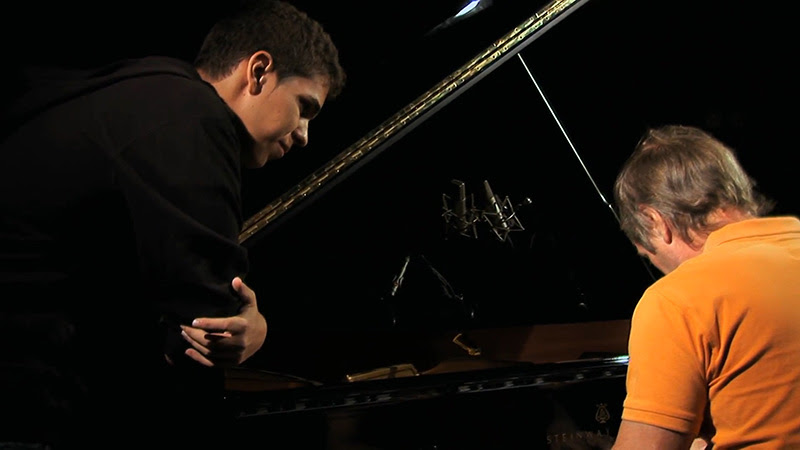 Ernán López Nussa y Harold Merino Bonet - ¨Volver a Cuba¨ - Videoclip - Dirección: Rodin - Portal Del Vídeo Clip Cubano - 06 Ernán López Nussa y Harold Merino Bonet - ¨Volver a Cuba¨ - Videoclip - Dirección: Rodin - Portal Del Vídeo Clip Cubano - 06