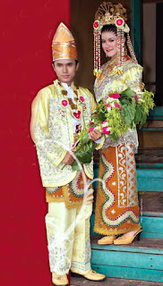 Pakaian Adat Pengantin Kalimantan Selatan Gambar Pakaian Adat Pengantin Kalimantan Selatan