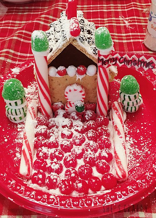 Holiday Bucket List Ideas, make gingerbread houses