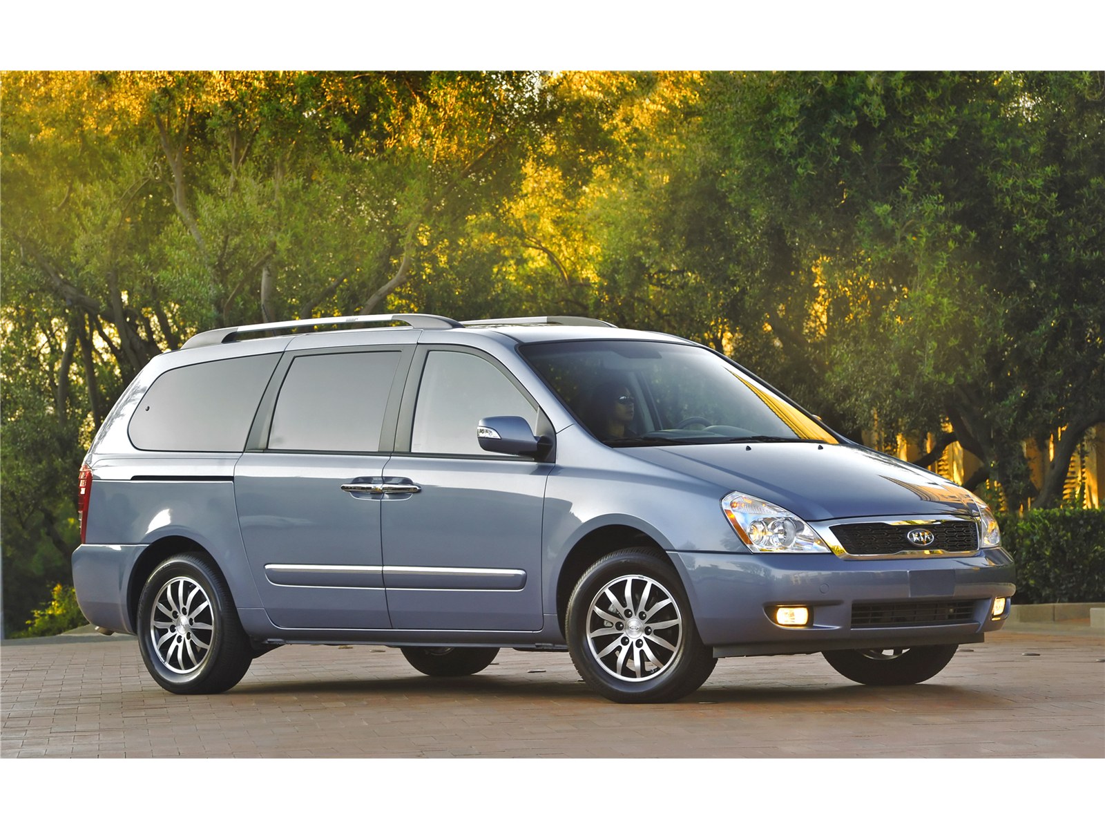 Car Pictures: Kia Sedona 2011