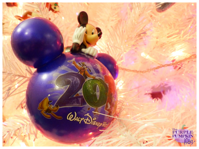 Minions santa xmas wallpapers hd 2560 1440 wallpaper christmas 1080 1920 hdwallpapers 1600 Disney's Days of Christmas Shop #100DaysOfDisney