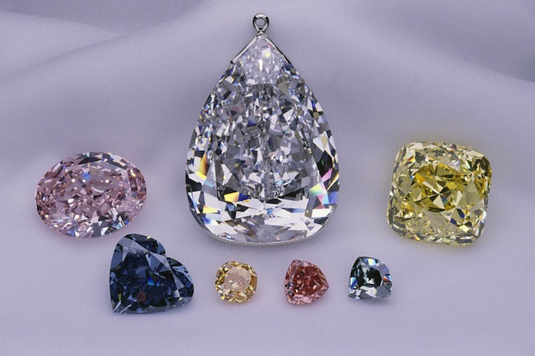 10 Most Expensive Gemstone in the World (2023)