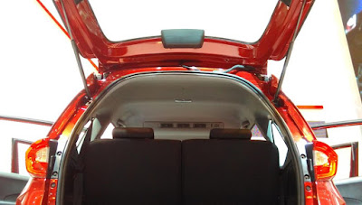 Honda BR-V's double blower A/C located between the first and second row