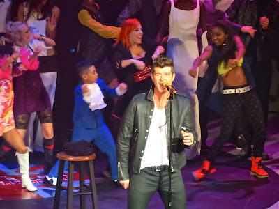 Robin Thicke performing at Macy's Glamorama