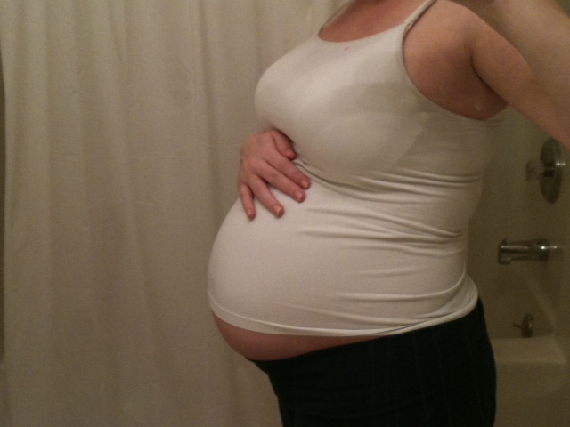 23 недели двойня. Живот на 25 неделе беременности двойней. Живот беременной двойней. Живот на 23 неделе беременности двойней.