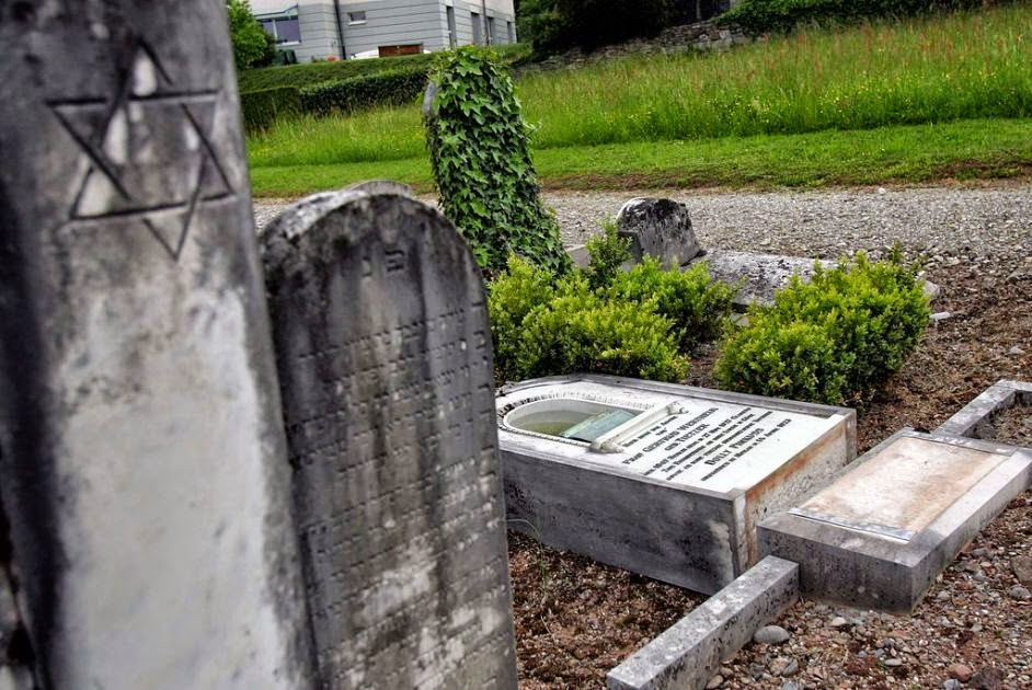 Profanan tumbas judías en Francia cotibluemos