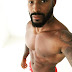 Tyson Beckford surpreendeu seguidores ao postar foto mostrando a mala