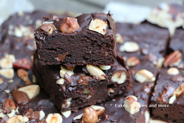 Brownies mit Bohnen, Nüssen und dunkler Schokolade ( ohne Mehl )