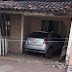 Motorista perde controle de carro e invade casa