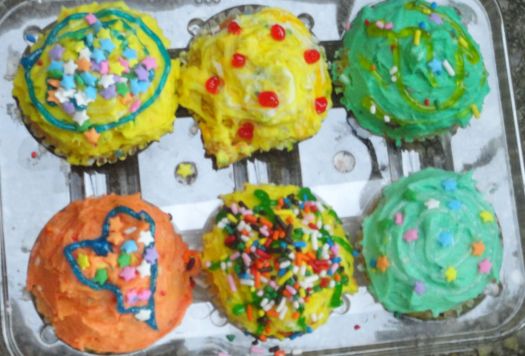 100 Ways To Be Creative: Decorate Cupcakes