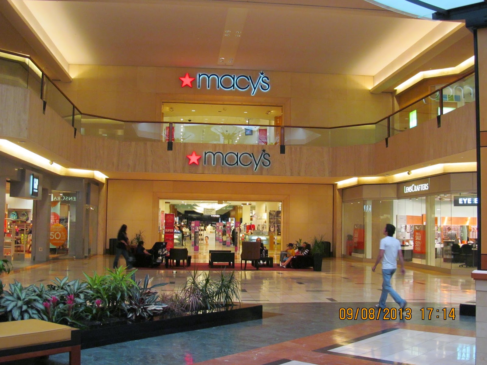 Trip to the Mall: Northbrook Court-(Northbrook, IL).