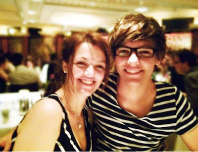 g Louis Tomlinson Loses his 42yr old mum after battle with leukaemia