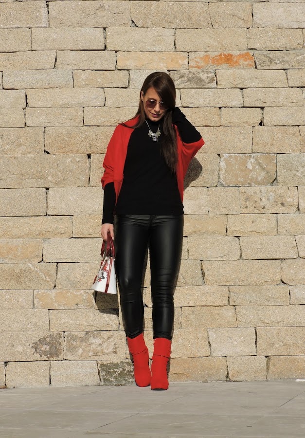 chic en rojo y negro
