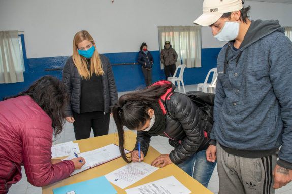 Soria entregó 12 loteos sociales en Chacramonte Soria entregó 12 loteos sociales en Chacramonte