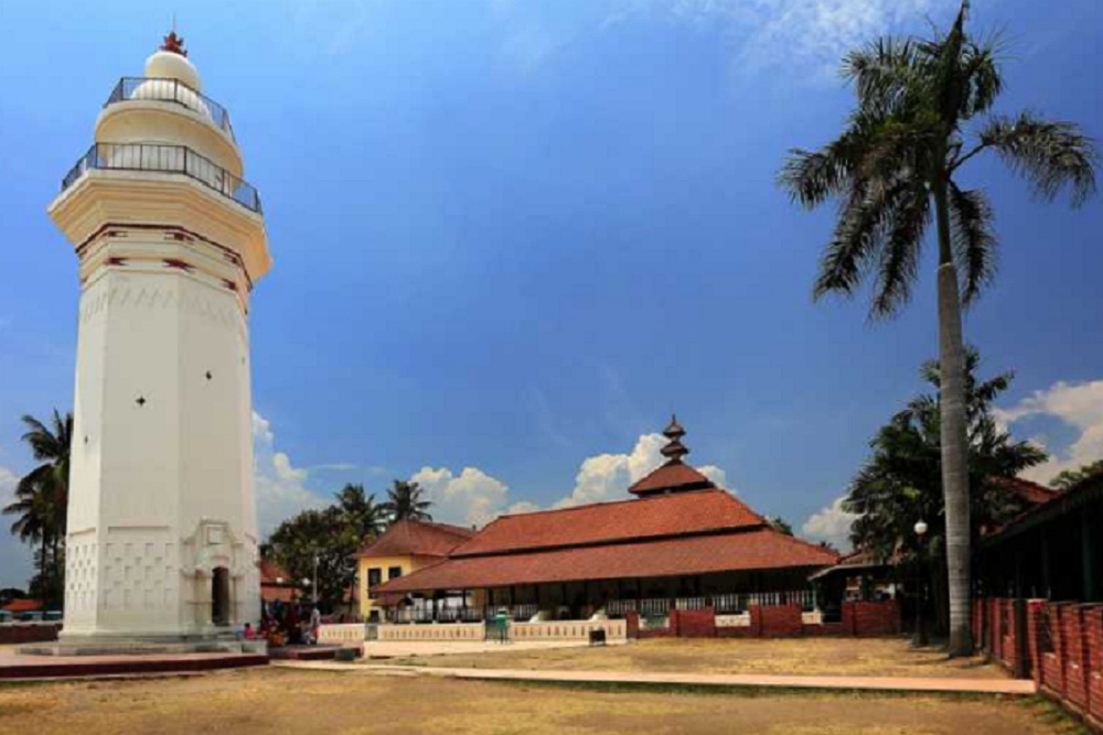 8 Sumber Sejarah Kerajaan Banten Lengkap dan Peninggalannya