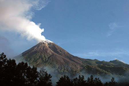 Pendakian Gunung Merapi 2.930 mdpl via New Selo