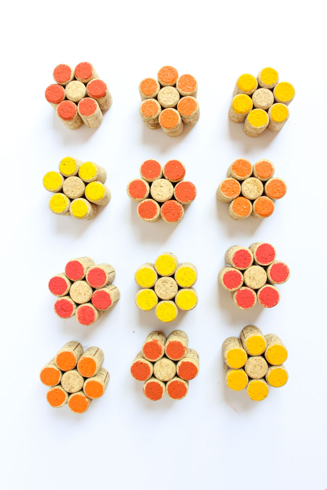 DIY wine cork flowers - so cute! DIY wine cork flowers - so cute!