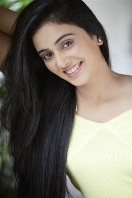 Sai Lokur ~ Find Your Favourite Marathi Stars Right Here