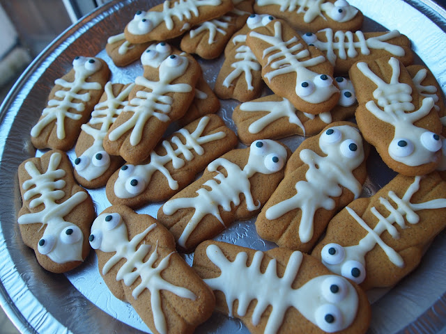 Skeleton Gingerbread Biscuits 