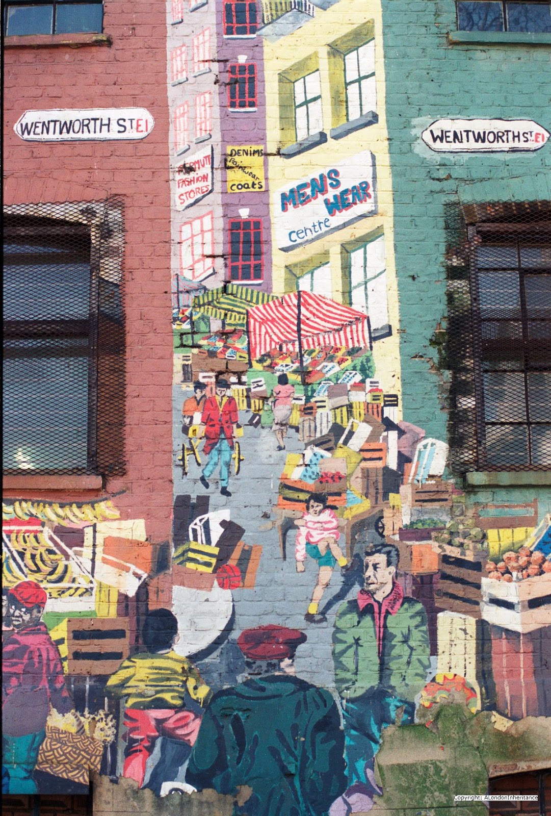 15 Interesting Photographs That Capture Murals and Street Art of London
