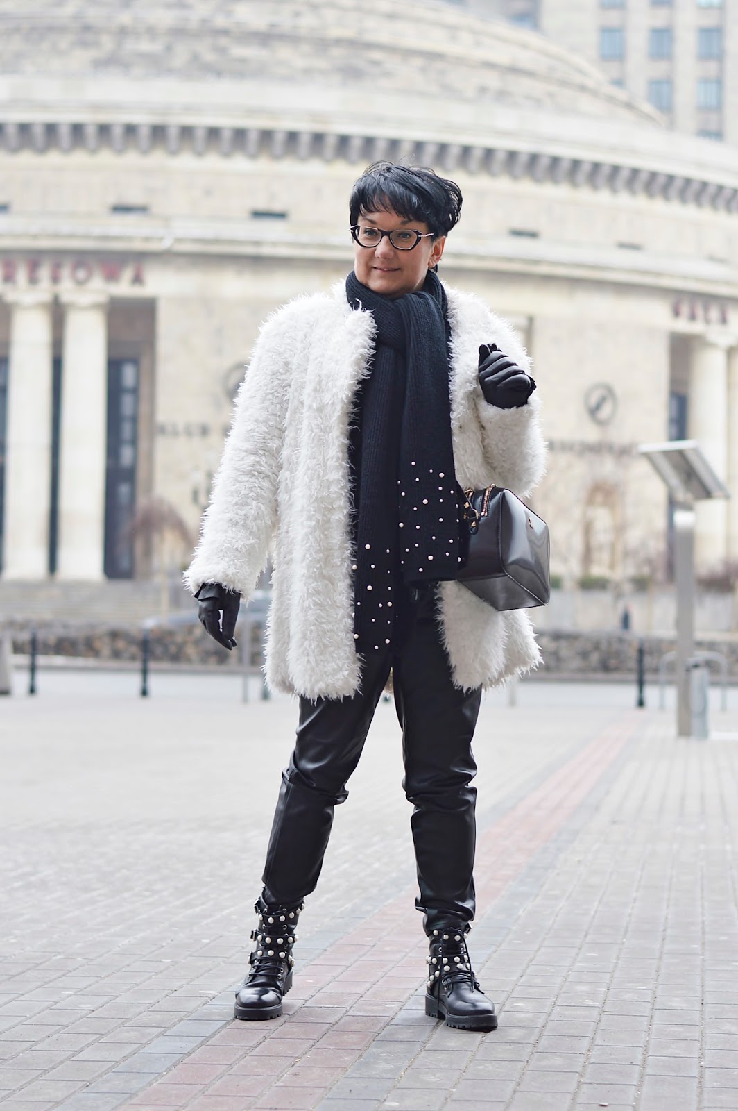 Black and white winter look, Zara boots, creamy fur